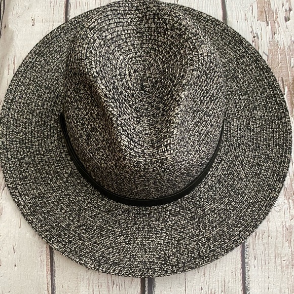 Accessories - LAST ONE!! Stunning Panama Hat With Black Band